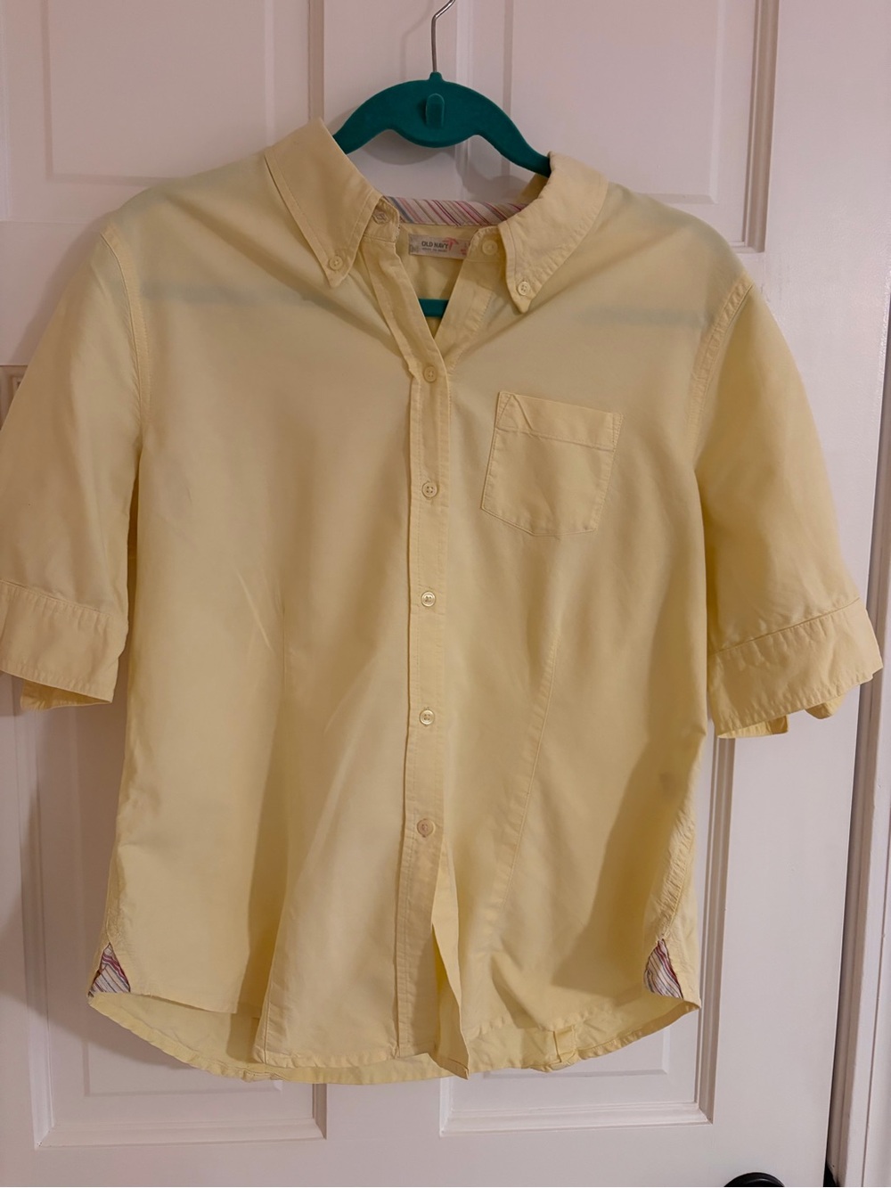 Old Navy Classic Short-Sleeve Button-Down Shirt - Light Yellow women’s large